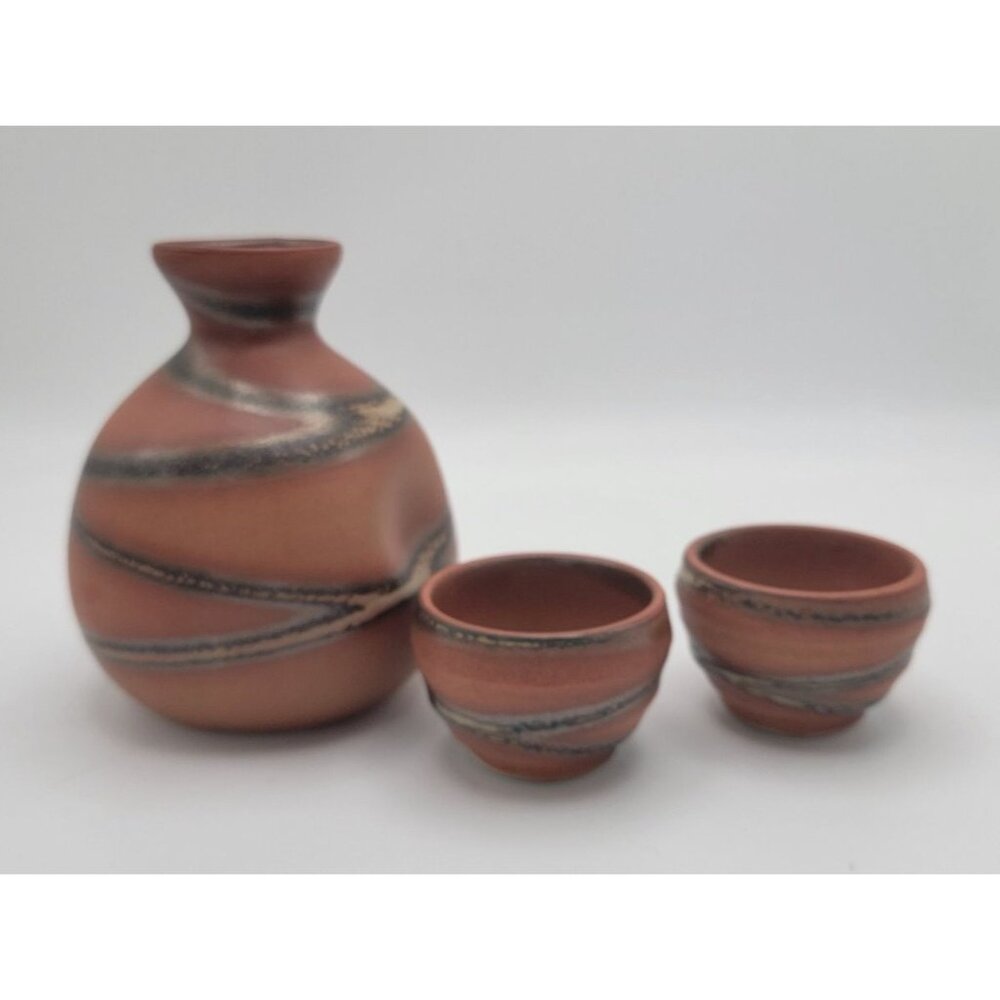 Vintage Japanese Stoneware Sake Set – Tokkuri Flask with 2 Guinomi Cups – Earth - Picture 3 of 6